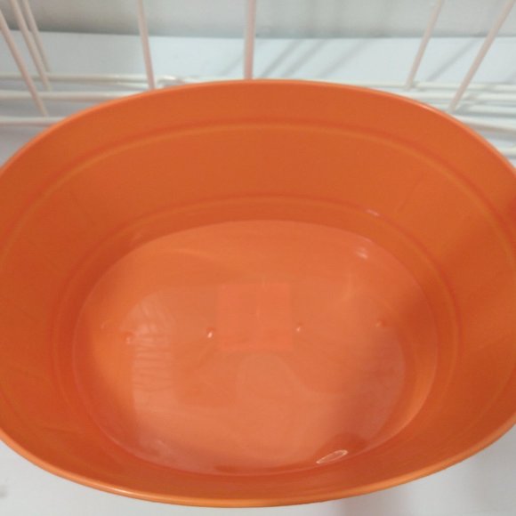 Lot of 34 Plastic round storage baskets and buckets for cleaning and organizing. - Picture 13 of 16